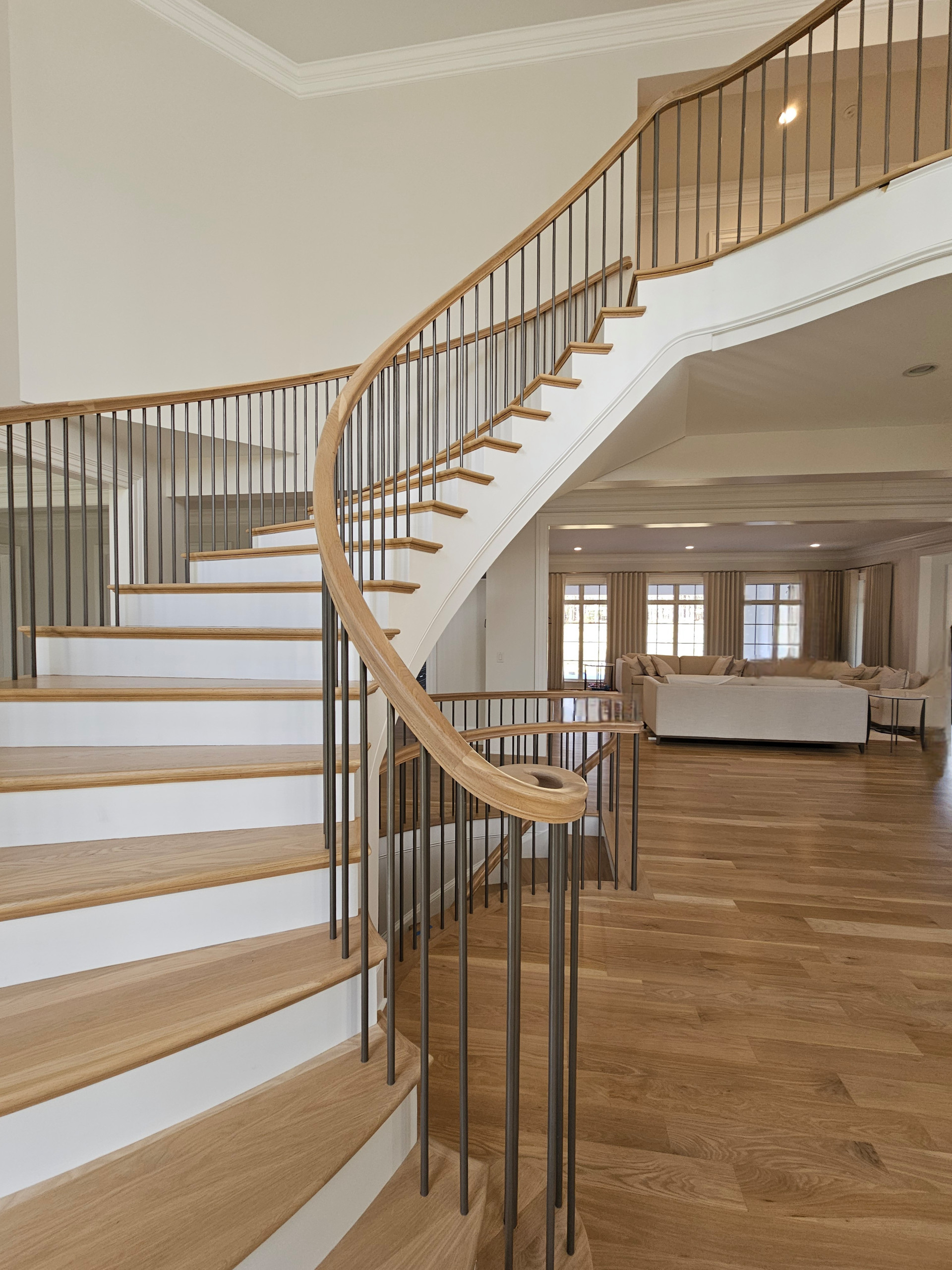 116_Elegant & Eye-catching Curved Staircase, Leesburg VA 20175