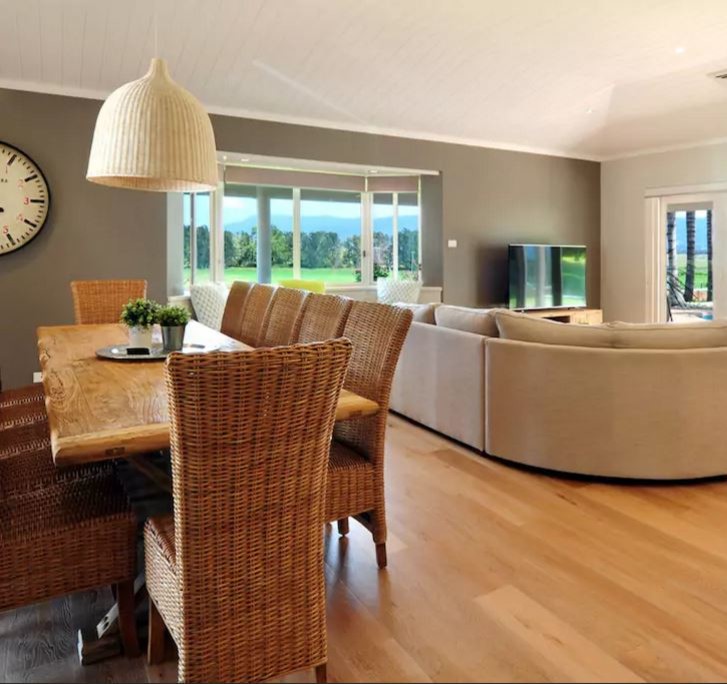 Design ideas for a modern dining room in Wollongong.