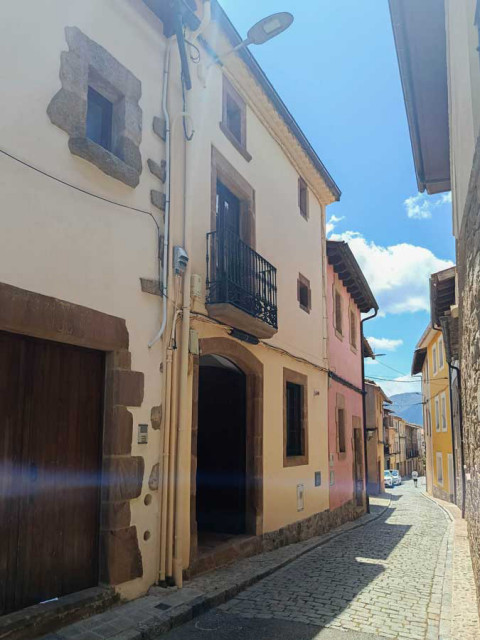 LLAMBORD&Iacute; country-exterior