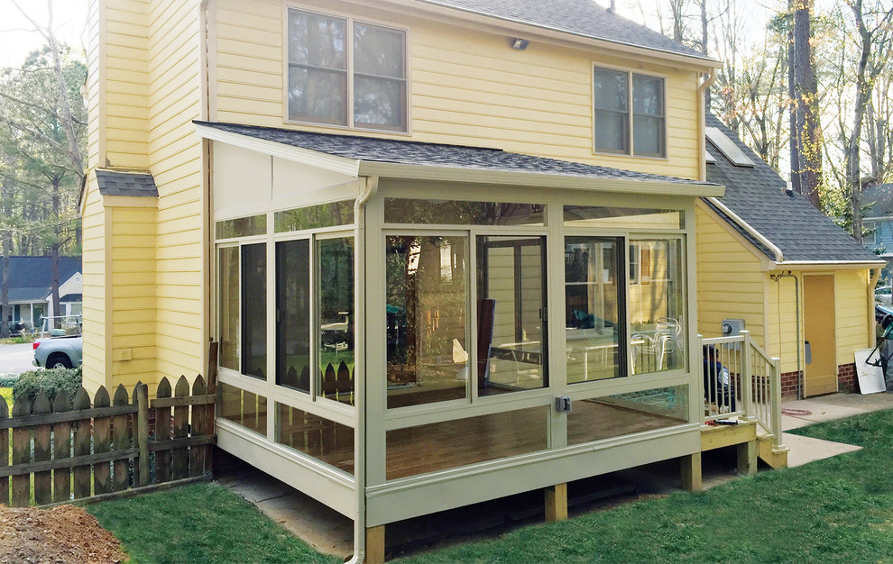 This is an example of a sunroom in Richmond.