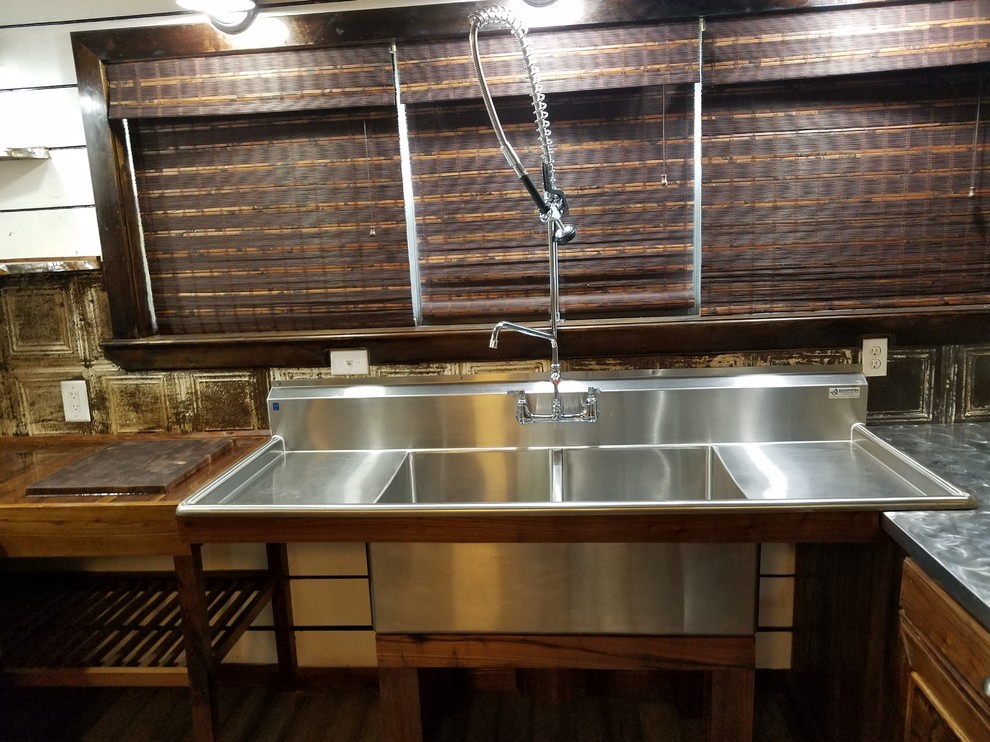 Example of a transitional kitchen design in Austin