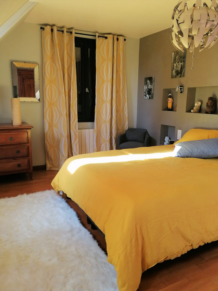 Идея дизайна: спальня среднего размера в классическом стиле