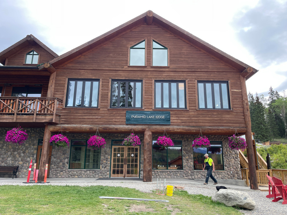 Lake Lodge