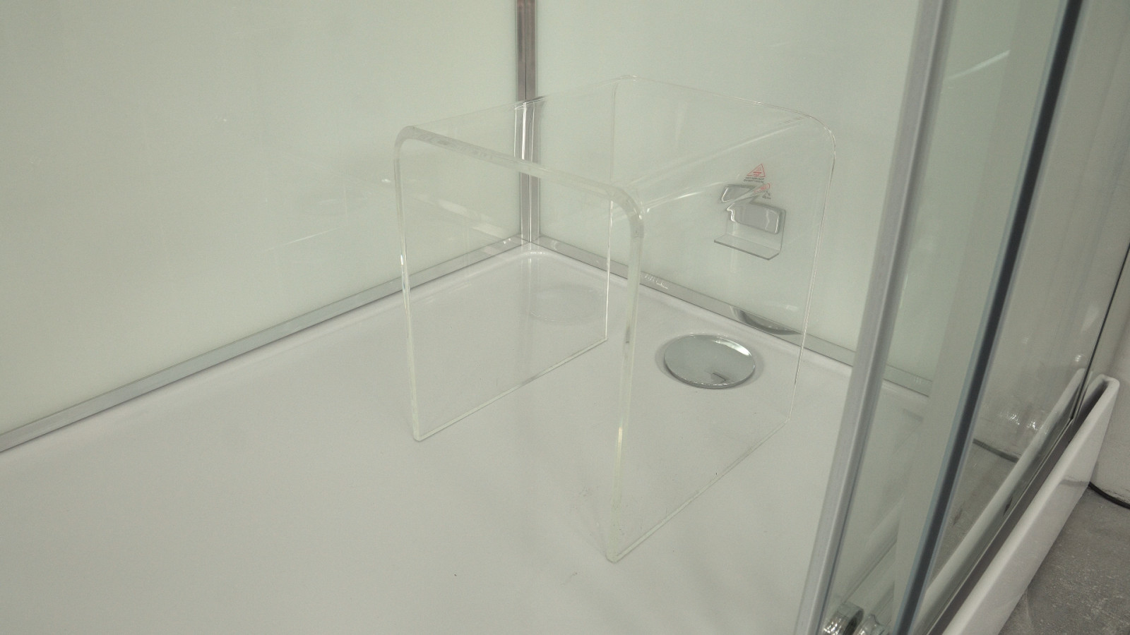 Душевая кабины ARMO в интерьере ванной комнаты