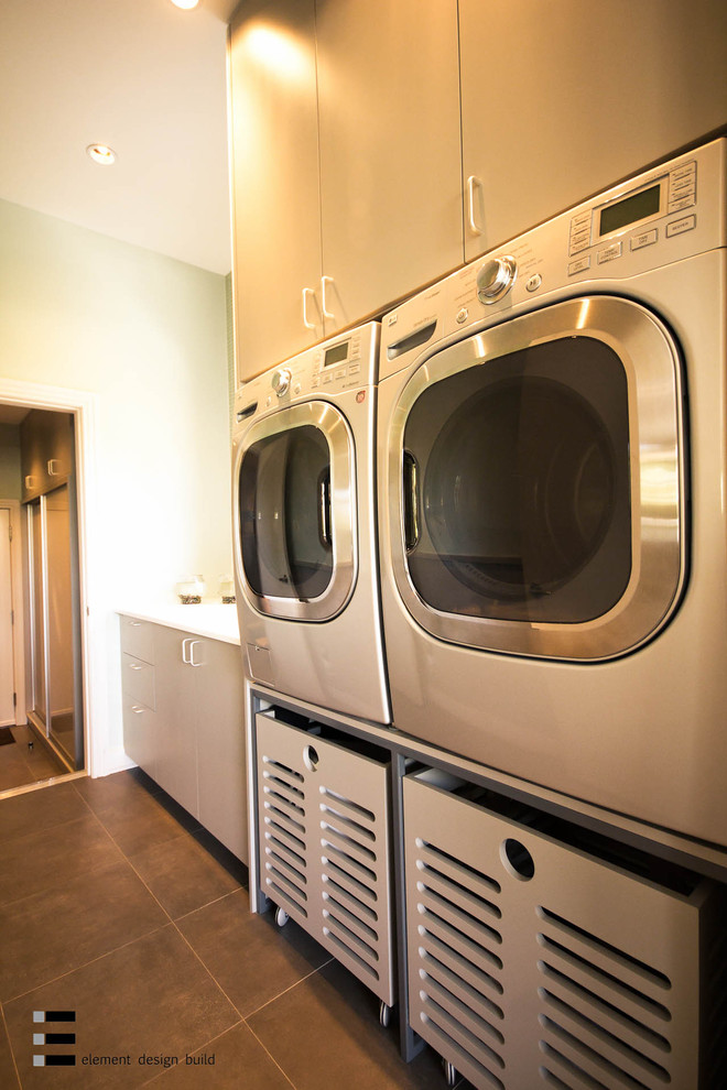 Photo of a modern laundry room in Toronto.