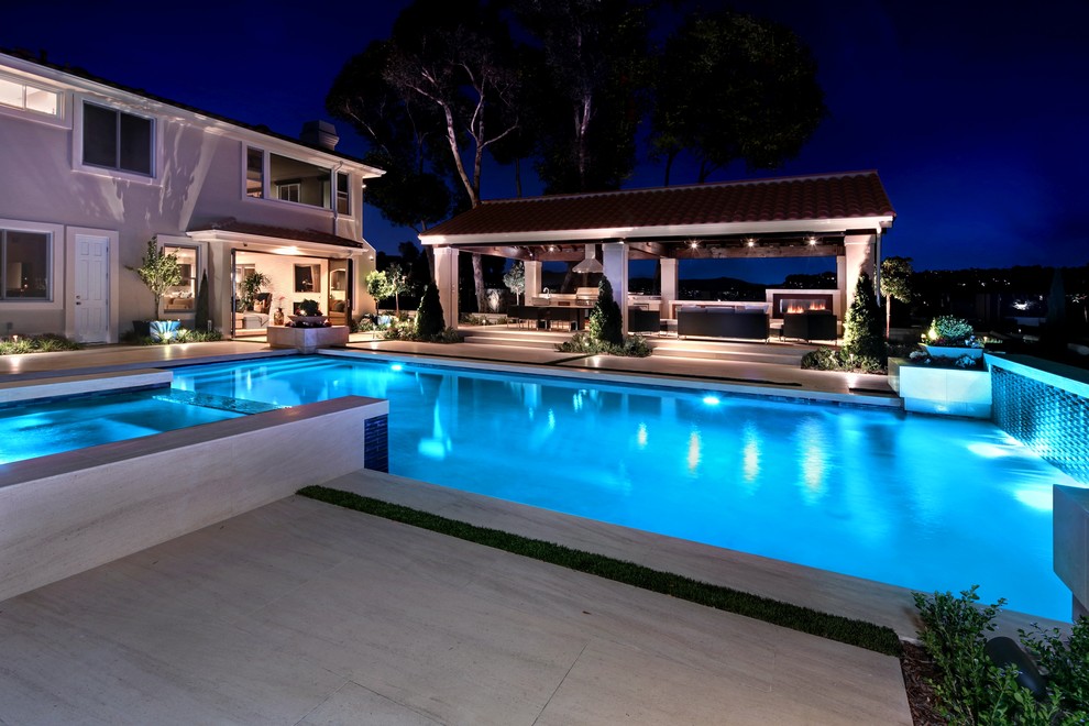 Transitional pool photo in Orange County