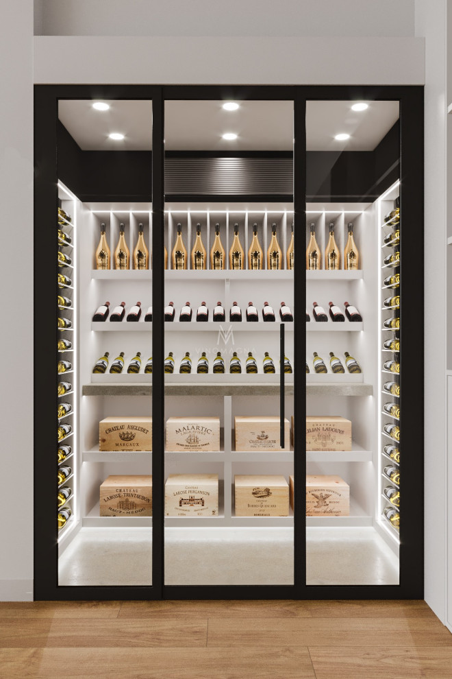 Cette photo montre une cave à vin moderne de taille moyenne avec un sol en marbre, un présentoir et un sol blanc.