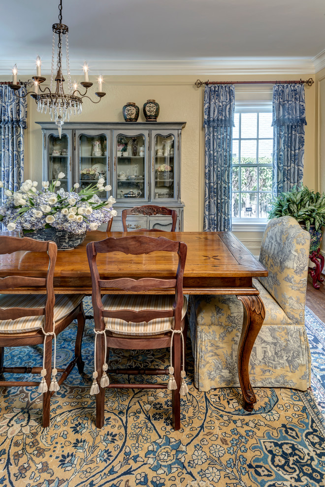 Design ideas for a traditional dining room in Dallas.