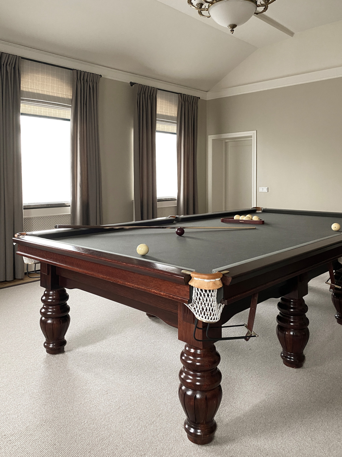 Бильярдная в загородном доме