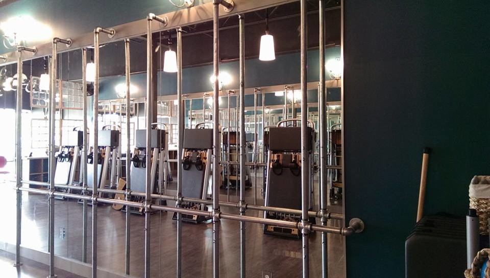 Design ideas for a contemporary home gym in Houston.