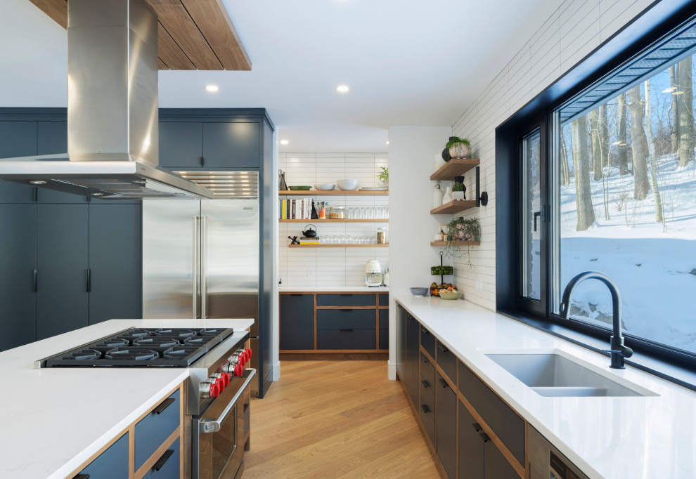 Kitchen - scandinavian kitchen idea in Toronto