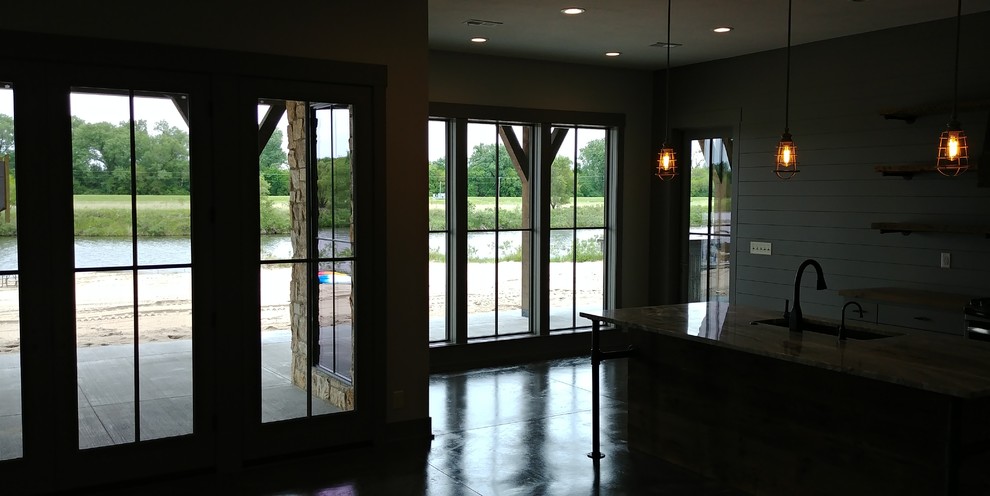Home design - rustic home design idea in Omaha