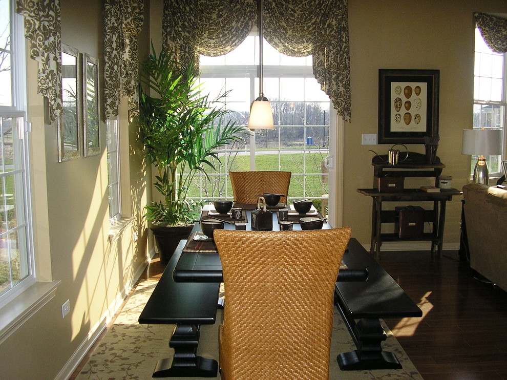 Inspiration for a transitional dining room remodel in Chicago