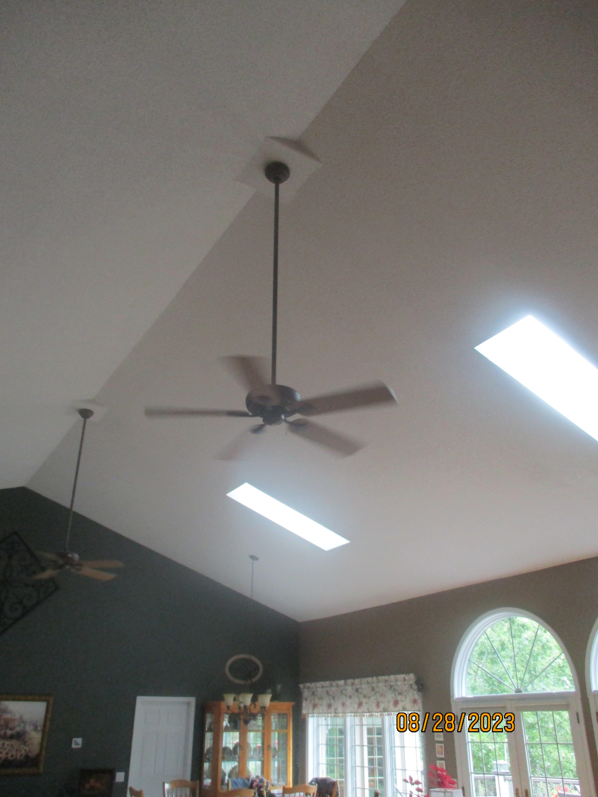 118 Chatham Lane - Ceiling, Fireplace, Floor