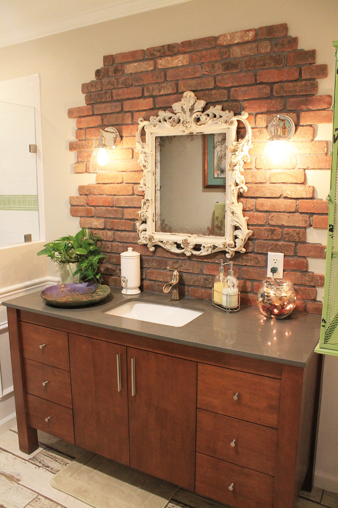 Home design - mid-sized rustic home design idea