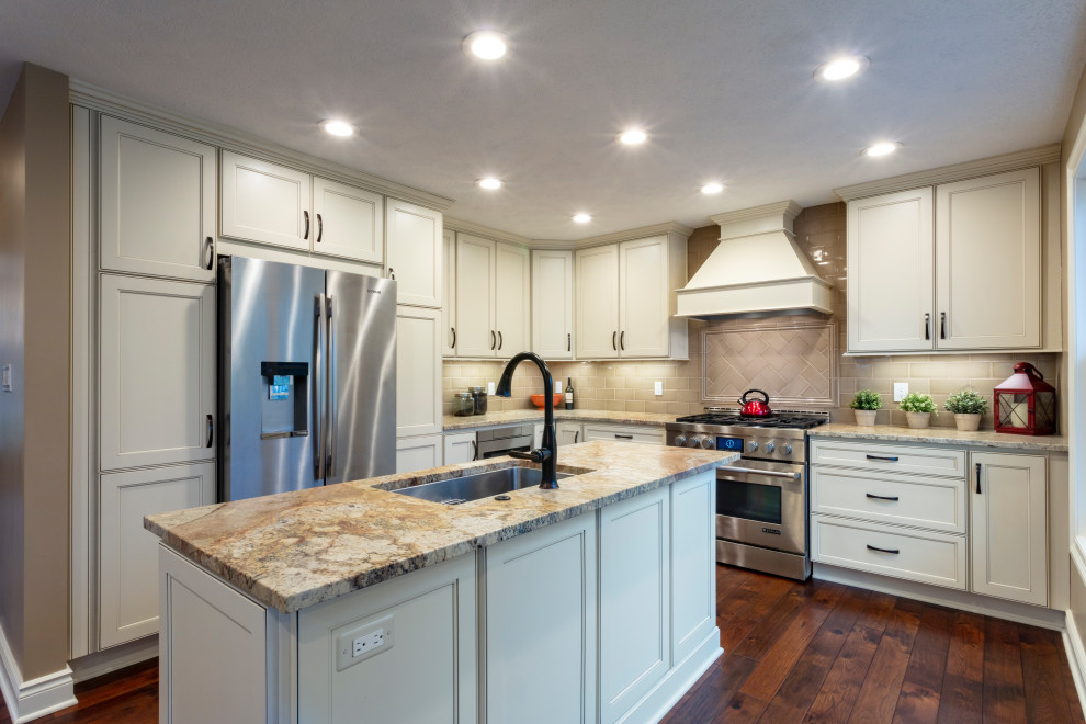 Kitchen - transitional kitchen idea