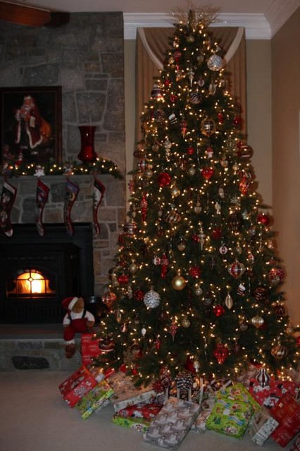 Vermont White Spruce Artificial Christmas Tree Vermont White Spruce Artificial Christmas Tree Traditional