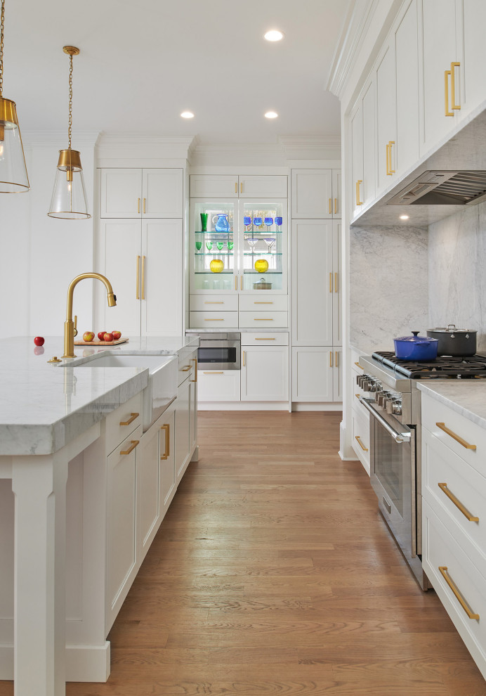 Contemporary eat-in kitchen in DC Metro with with island.
