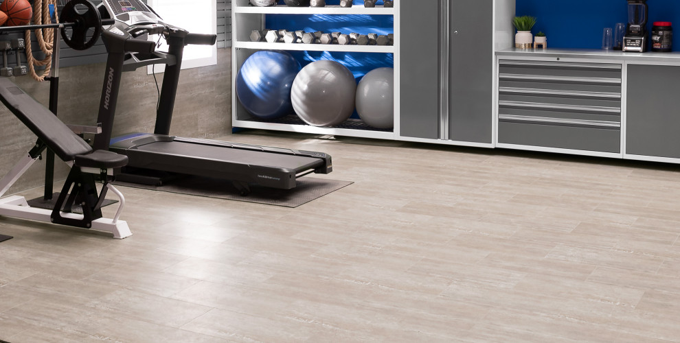 This is an example of a medium sized modern multi-use home gym in Toronto with vinyl flooring.