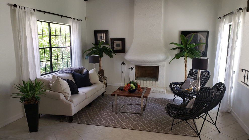 Example of a transitional home design design in Orange County