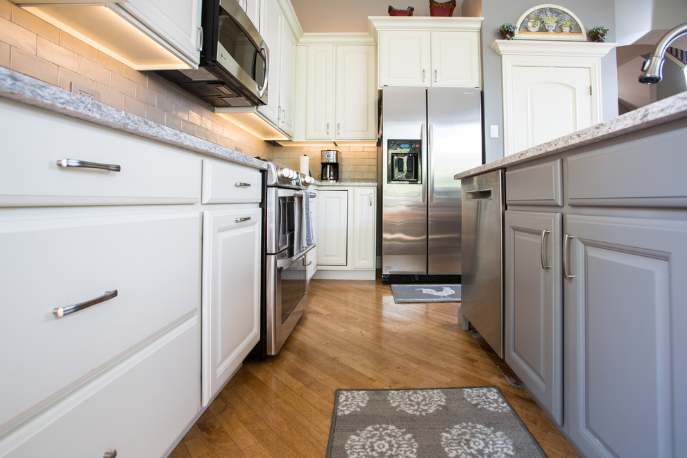 Inspiration for a transitional kitchen remodel in Chicago