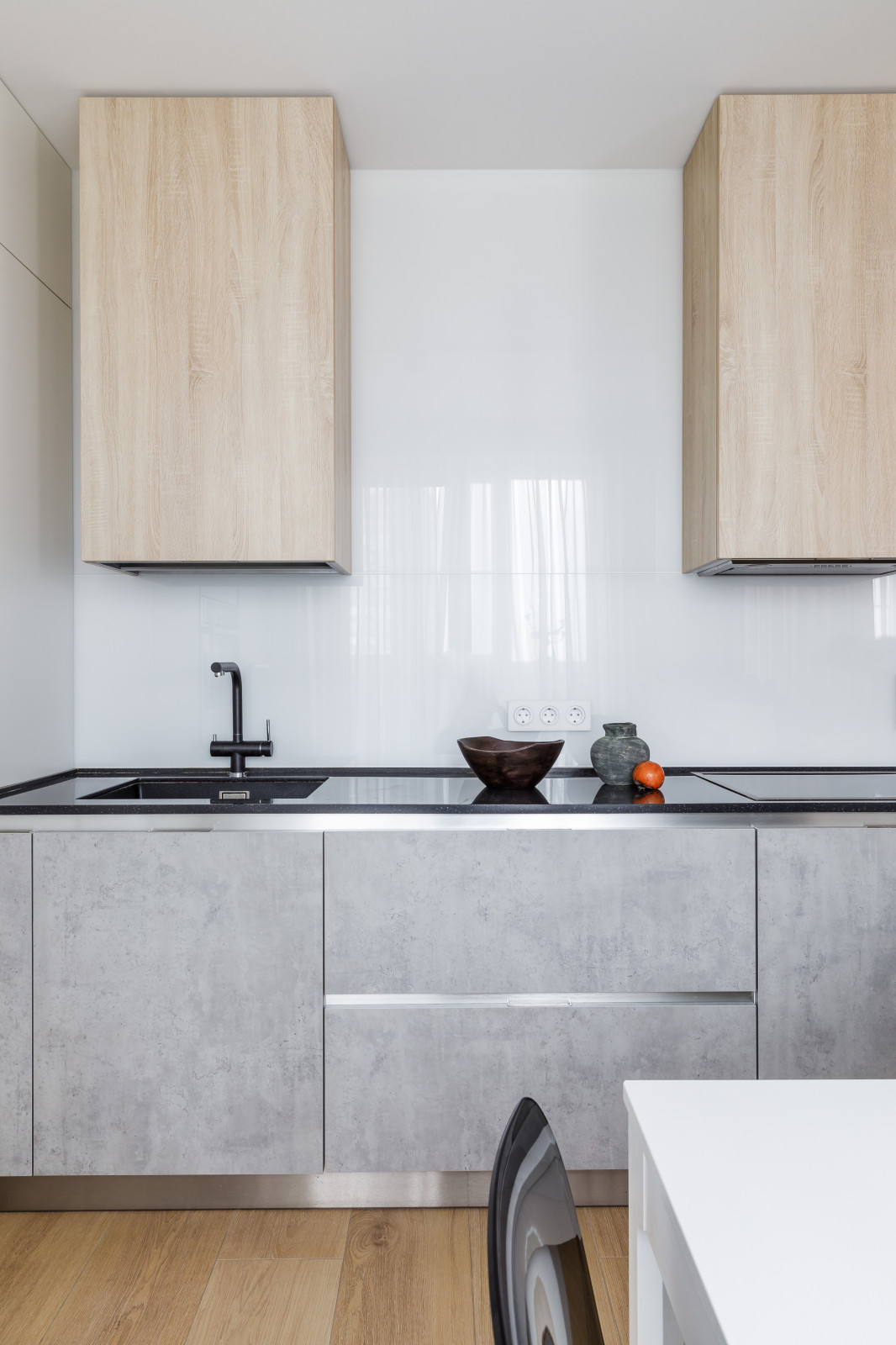 Точка белого(фотографии кухни-гостиной)