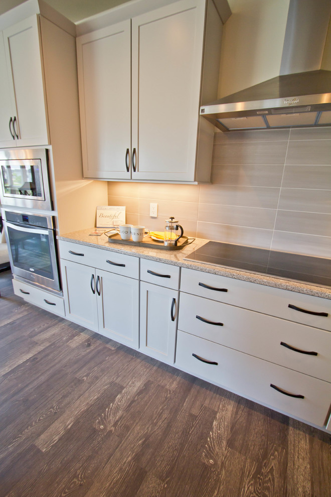 Kitchen - transitional kitchen idea