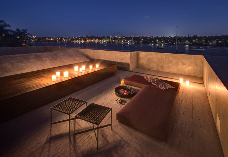 Photo of a contemporary rooftop deck in Sydney.