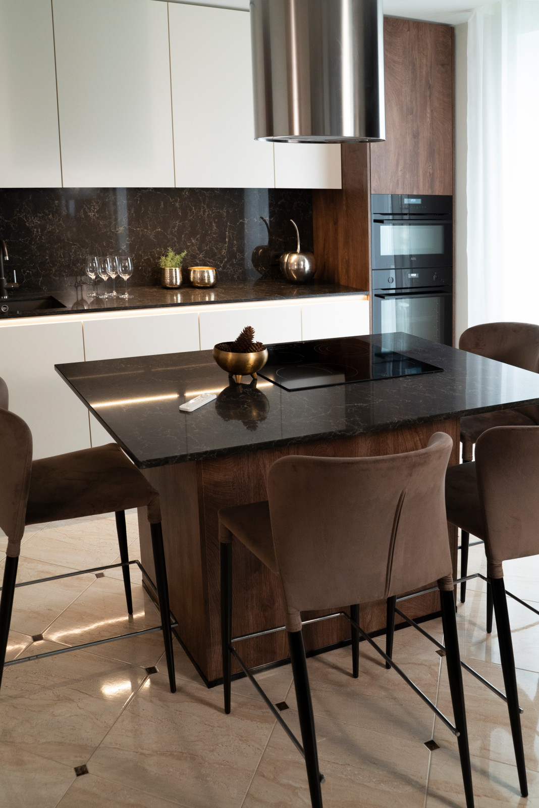 Кухня Burger  с островом в современном стиле