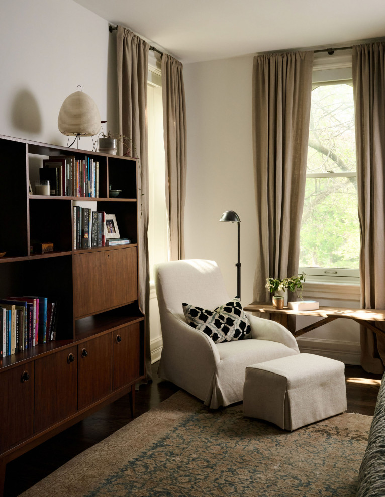 Transitional home design photo in Chicago