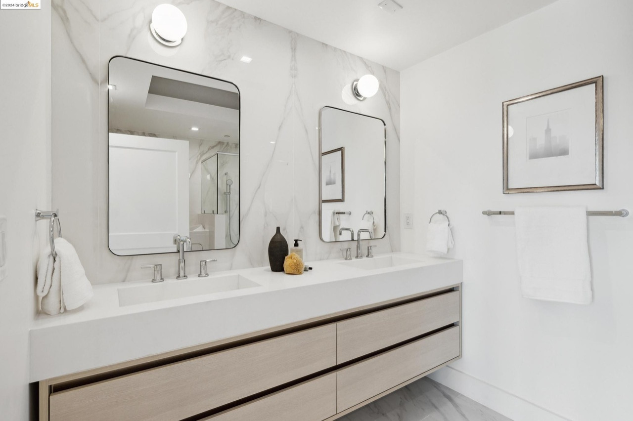 Modern House - Moyer Place