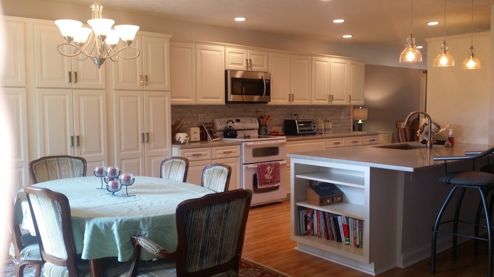 Kitchen - transitional kitchen idea