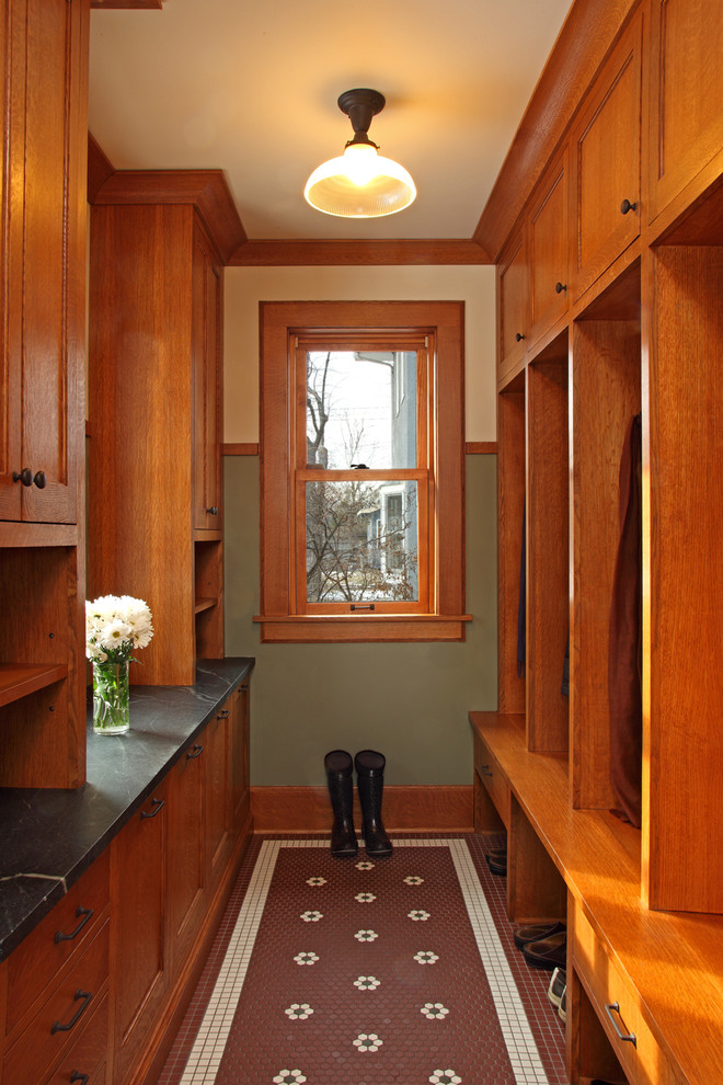 This is an example of an arts and crafts mudroom in Minneapolis.