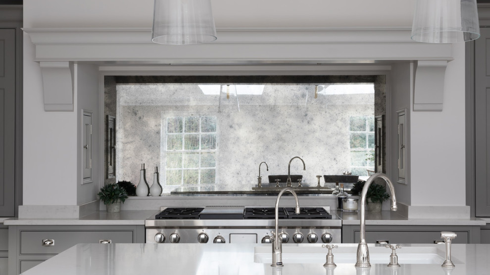 Design ideas for a mid-sized transitional kitchen in Buckinghamshire.