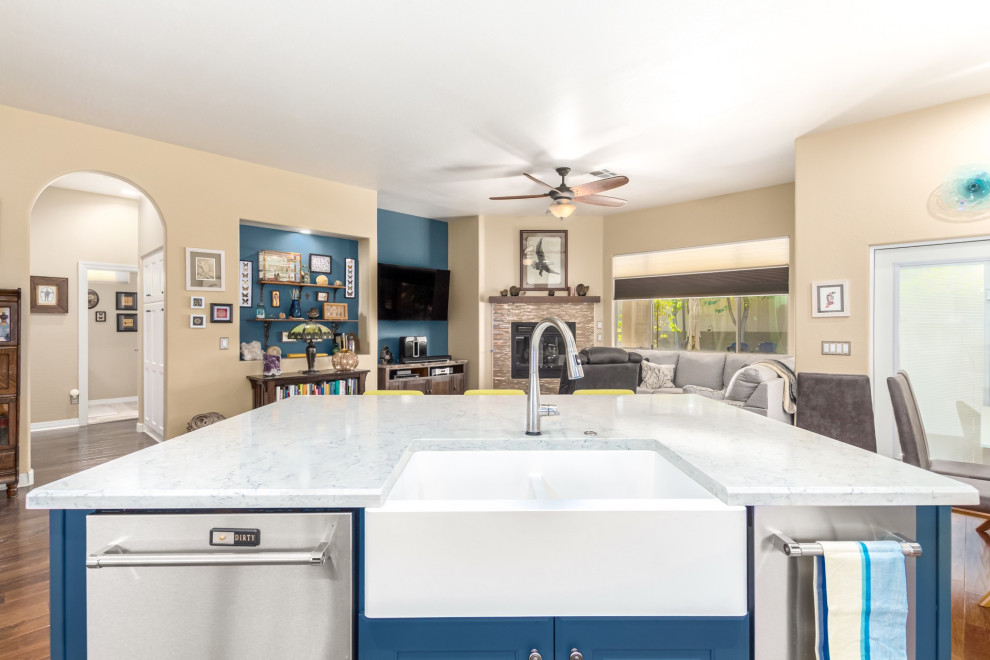 Example of a transitional kitchen design in Phoenix