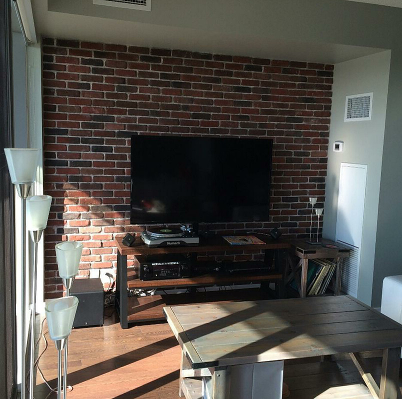 Example of a transitional home design design in Toronto