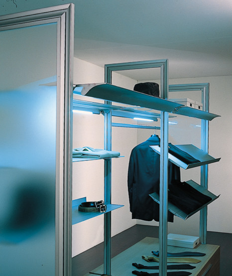 Shelving System modern-ankleidezimmer