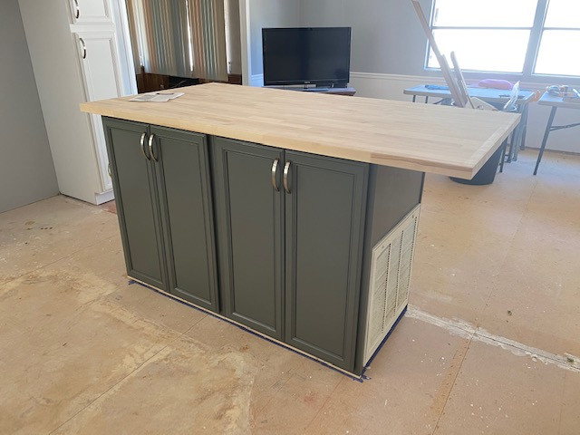 Example of a mid-sized l-shaped eat-in kitchen design with a double-bowl sink, flat-panel cabinets, white cabinets, laminate countertops, an island and gray countertops