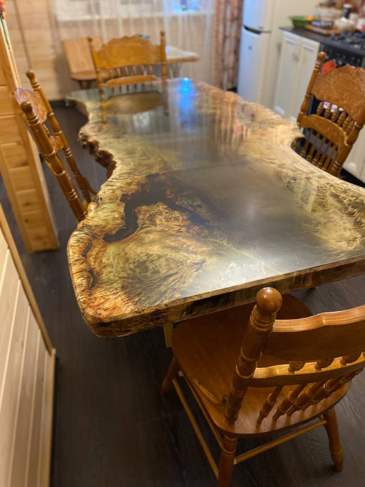 Обеденный стол из слэба капового тополя