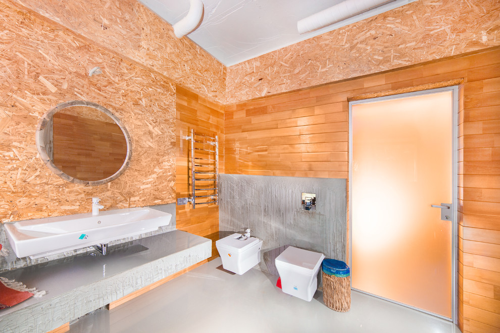 дом встроен в холм