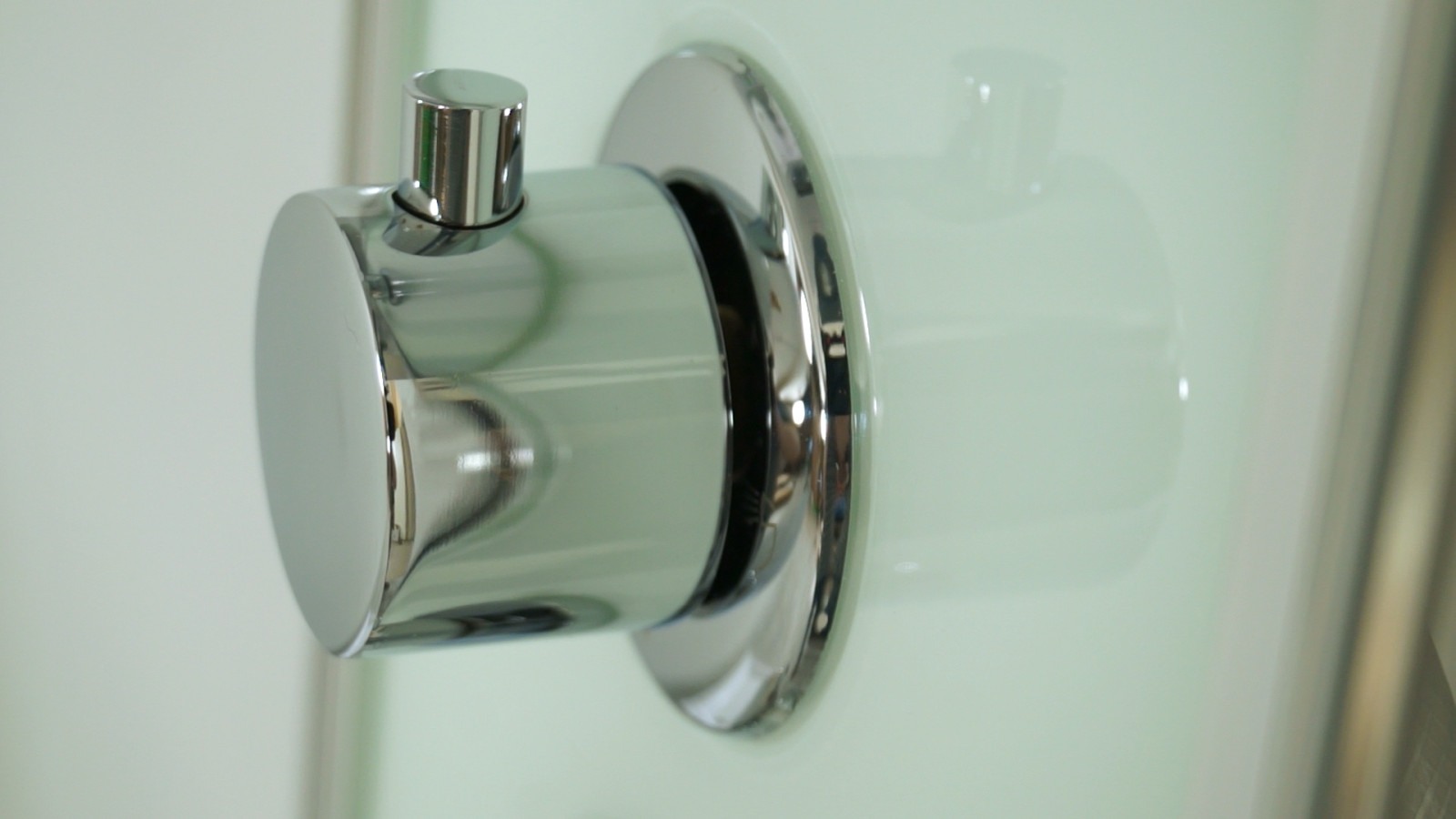 Душевая кабина ILMA в интерьере ванной комнаты