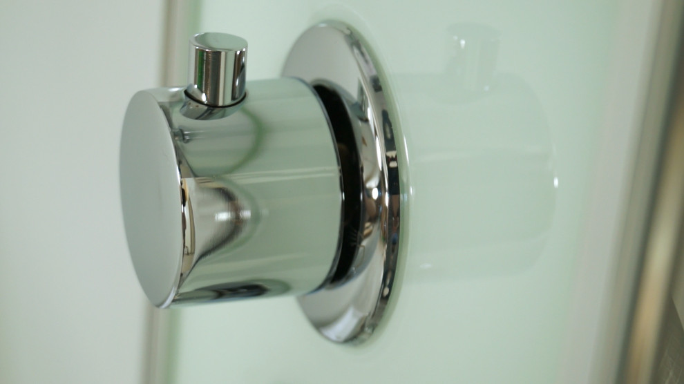 Душевая кабина ILMA в интерьере ванной комнаты