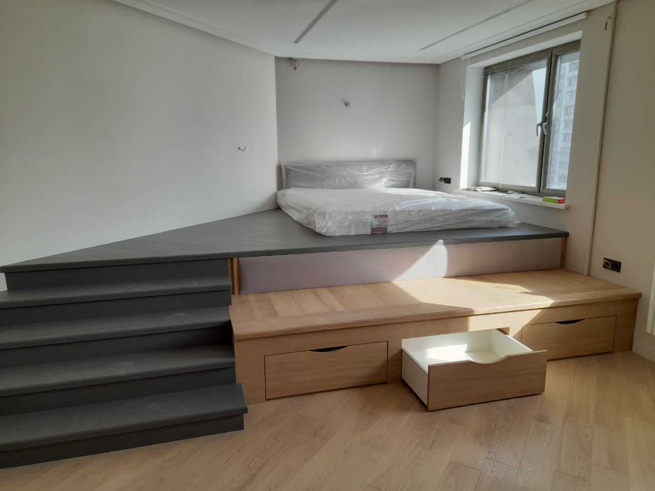 Детская с подиумом