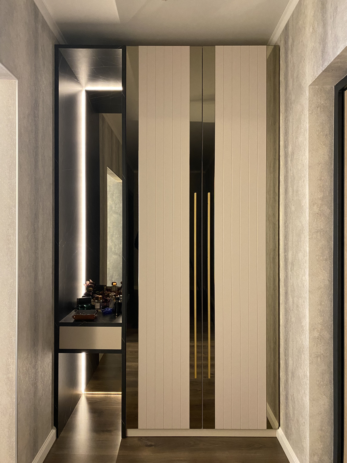 Гардеробный шкаф.