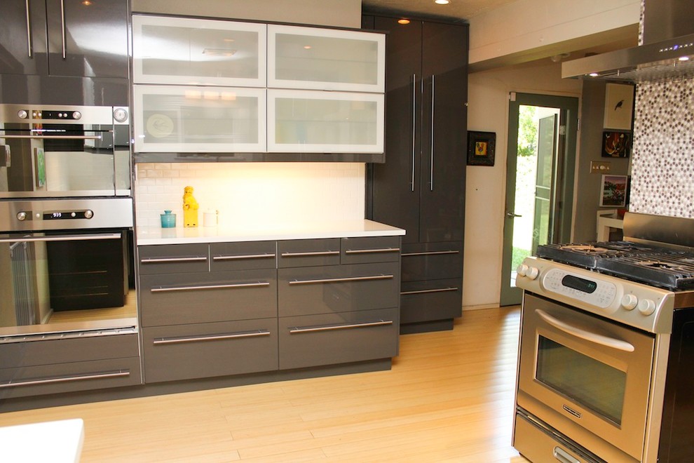 Transitional kitchen photo in Austin