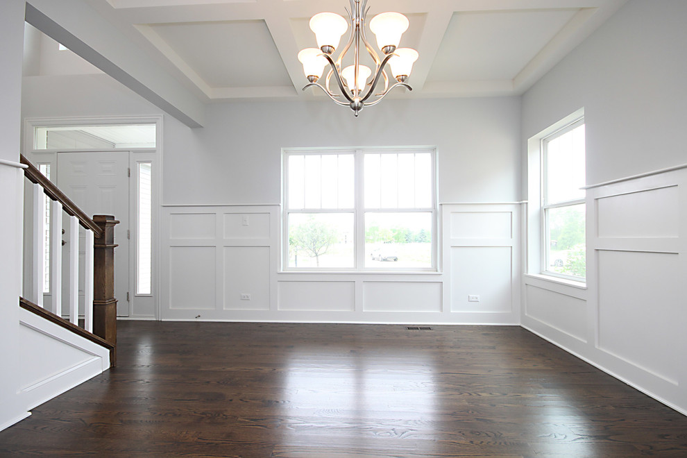 Example of a transitional home design design in Chicago