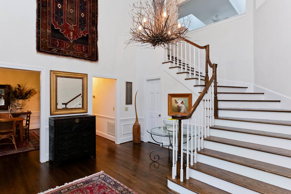 Traditional foyer in Louisville with white walls.