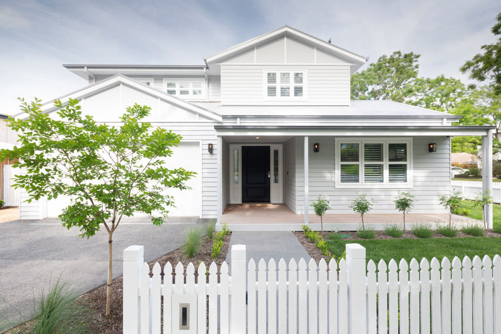 Zweistöckiges Klassisches Haus mit grauer Fassadenfarbe und grauem Dach in Canberra - Queanbeyan