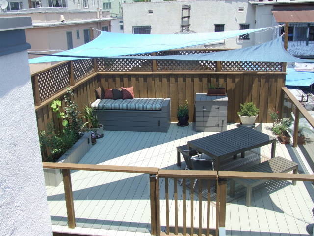 Deck - contemporary deck idea in Los Angeles