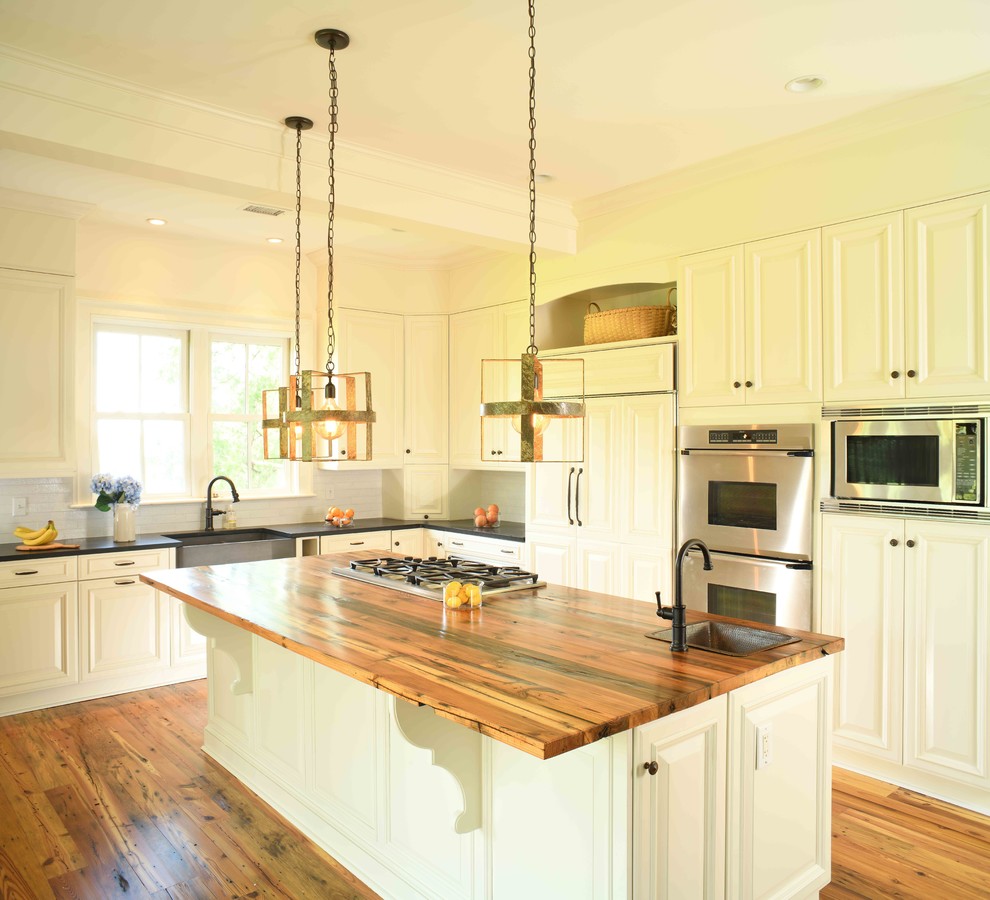 Inspiration for a transitional kitchen remodel in Charleston